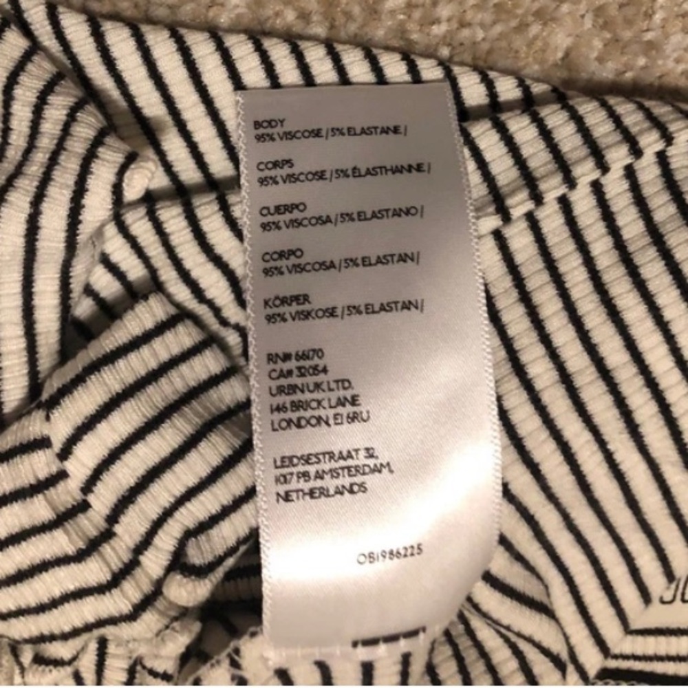 NWT Urban Outfitters BDG Top SM Petite Black & Ivory Striped Ruffle Short Sleeve - Picture 9 of 9